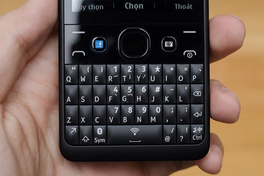Xu hướng quay trở lại điện thoại bàn phím cơ