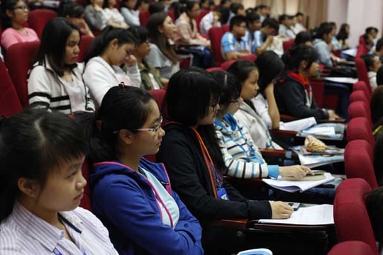 Sinh viên Kinh tế - Luật tìm hiểu con đường khởi nghiệp