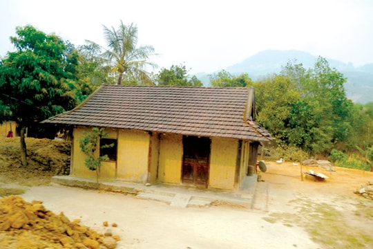 Những ngôi nhà tường đất ở Đăk Glei