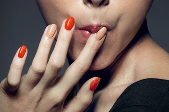 Sơn móng tay ăn được của... KFC