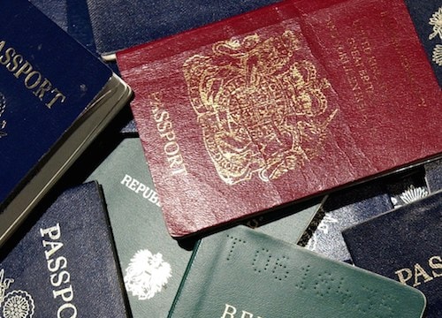 Bật mí ý nghĩa màu sắc những tấm hộ chiếu