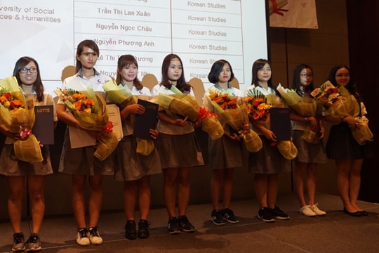 Lotte Mart trao học bổng cho sinh viên tại TP.HCM