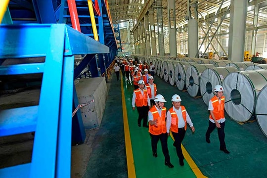 Nhà máy Hoa Sen Nghệ An sản xuất cuộn tôn thương phẩm đầu tiên