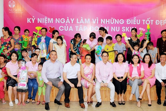 Nu Skin Việt Nam trao 100 phần quà cho Bệnh viện Nhi Đồng II