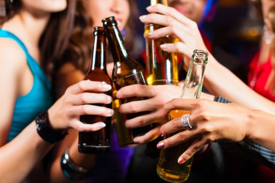 Bia, rượu - tác nhân chính gây ra 7 loại bệnh ung thư