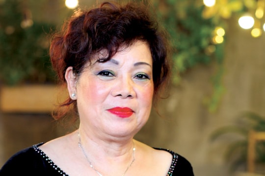 Nữ giám đốc kinh doanh máy móc bằng sự lãng mạn