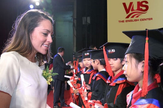 2.947 học viên nhận chứng chỉ quốc tế Cambridge