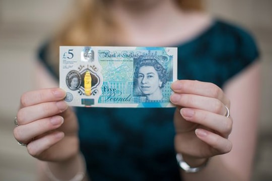 Anh lần đầu phát hành tiền polymer