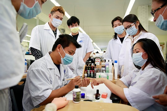 Nghề nail tại Mỹ có còn "thịnh"?