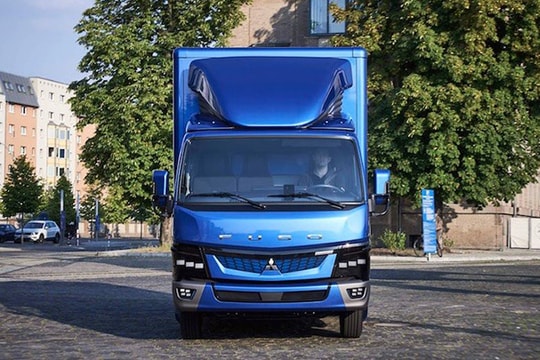 Daimler ra mắt xe tải nhẹ chạy điện FUSO eCanter