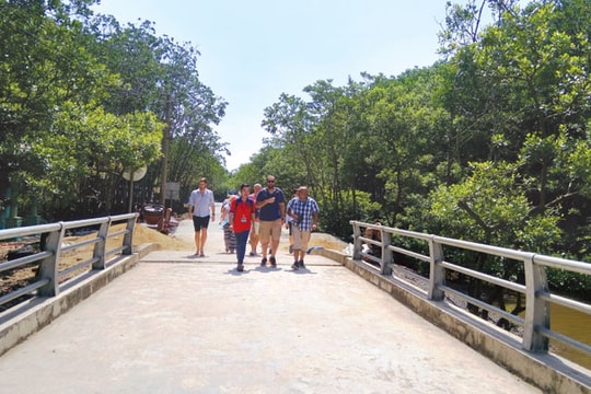 Đằng sau 10 triệu lượt du khách nước ngoài