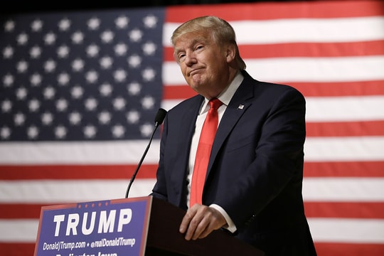 Tổng thống Trump ban hành loạt sắc lệnh cải tổ hệ thống tài chính