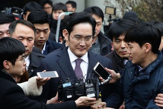 Lee Jae Yong - người thừa kế Samsung bị bắt