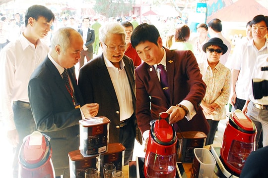 Ly cà phê kỷ lục của Vinacafé tại Lễ hội Cà phê Buôn Ma Thuột lần thứ 6