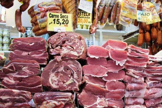 Việt Nam tạm ngừng nhập khẩu thịt từ Brazil
