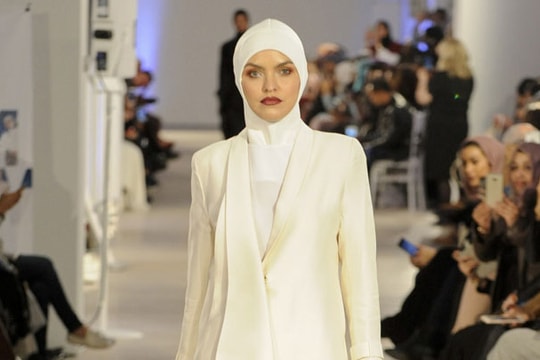 Sự chuyển mình của ngành thời trang Hồi giáo