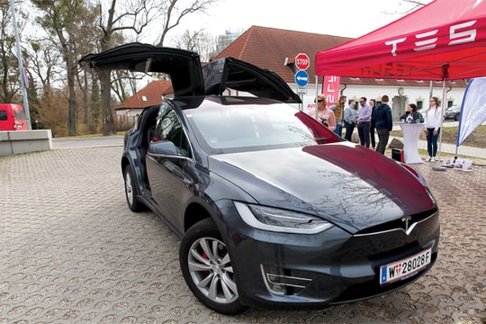 Pháp: Chiến lược bài bản với ô tô điện