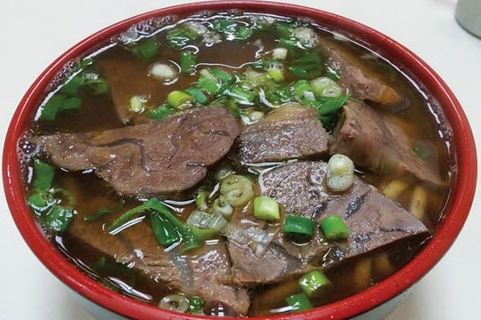 Đến Đài Bắc đừng quên ăn mì bò