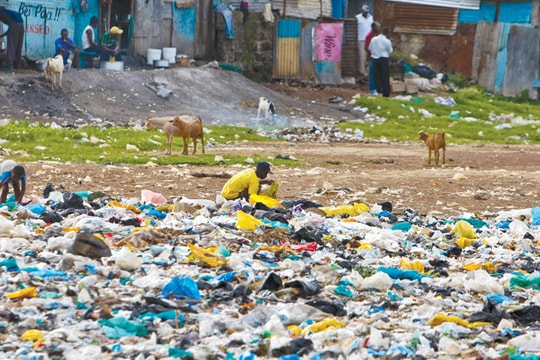 Kenya "chiến đấu" với túi nhựa