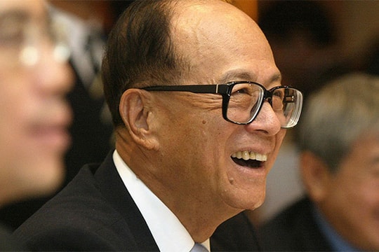 Tỷ phú Lý Gia Thành tăng tốc trong cuộc đua đầu tư vào xe điện