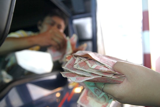 BOT có nghĩa là... thu phí?