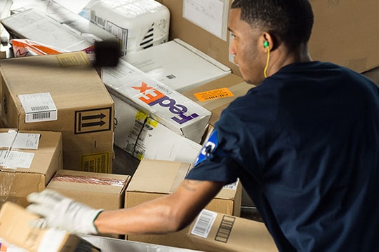 Đầu tư vận chuyển: Cuộc đua của doanh nghiệp "chiếu trên"