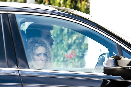 Trung vệ Pique dập tắt tin đồn chia tay Shakira