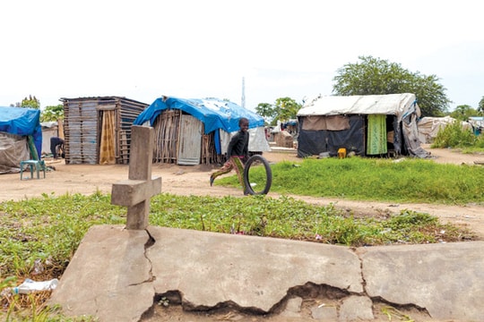 Nam Sudan: Khu ổ chuột trong... nghĩa trang