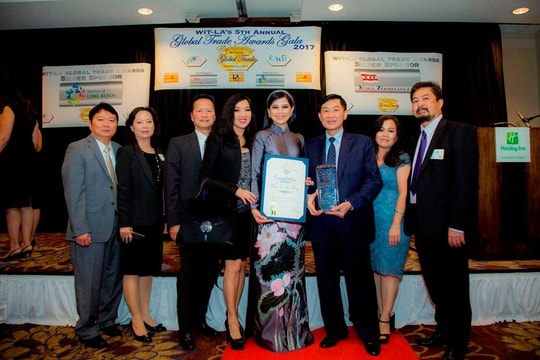 Doanh nhân Thủy Tiên được trao tặng Đại sứ thương mại toàn cầu - Los Angeles