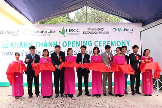 Hanwha Life Việt Nam trao tặng Trung tâm y tế cho tỉnh Bắc Kạn