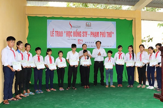 Chương trình học bổng STF-Phạm Phú Thứ trao tặng 120 suất học bổng cho học sinh tỉnh Hậu Giang và Hà Nam