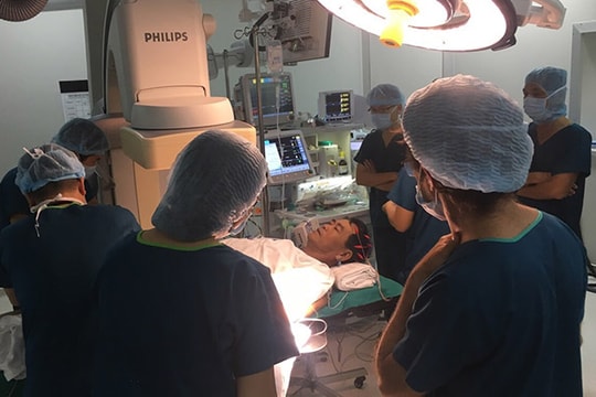 Ca đầu tiên thay van tim qua động mạch cảnh chung trái thành công tại Việt Nam