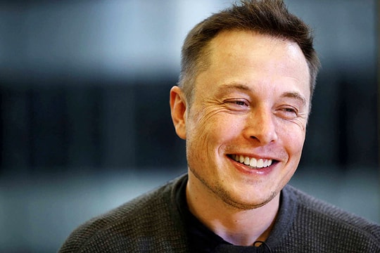 Elon Musk đã được dạy dỗ như thế nào để trở nên kiệt xuất?