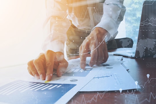 Việt Nam tăng lương, thăng chức nhanh nhất khu vực