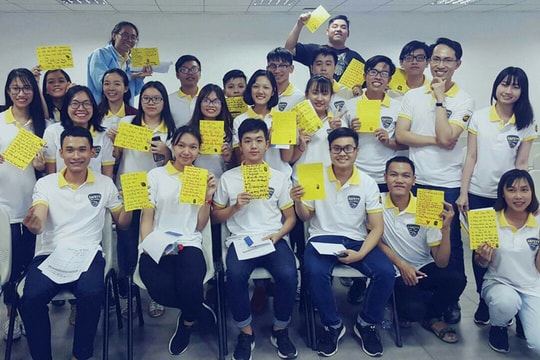 Hơn 200 sinh viên trở thành đại sứ an toàn giao thông