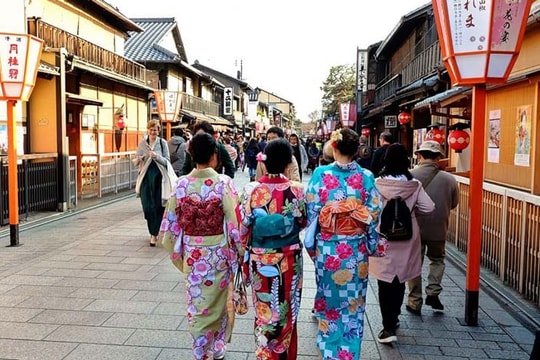 Người Việt trả gần 500.000 đồng cho mỗi lá chuối gói bánh Tết tại Nhật