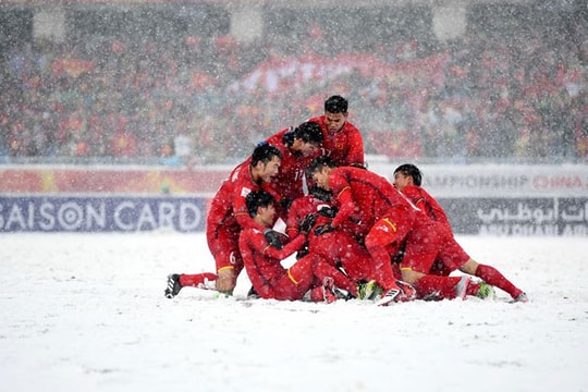 Thắng làm vua, thua làm anh hùng!