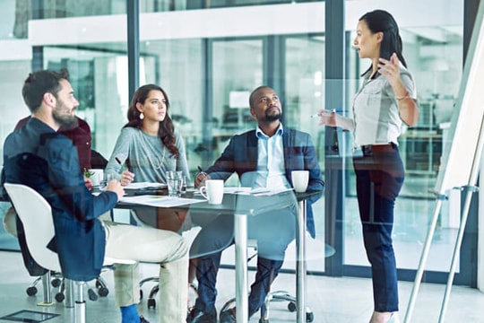 Tháp nhu cầu Maslow lý giải chuyện lương cao không giữ được nhân sự