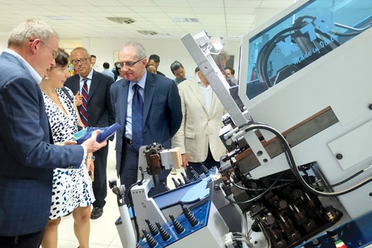 Thách thức kép của da giày Việt Nam