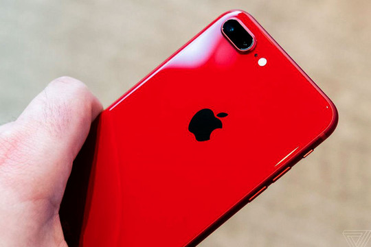 Cận cảnh "iPhone 8 Red" đầy quyến rũ vừa ra mắt