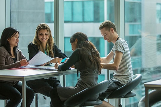 Ngăn chặn biến động nhân sự: Bài học từ 3 thương hiệu lớn