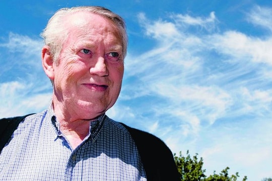 Chuck Feeney - Vị tỷ phú... không nhà, không xe