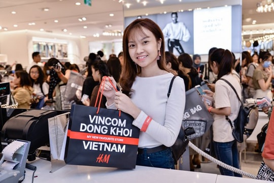 Hơn 2.100 cửa hàng khuyến mại xuyên đêm tại Vincom