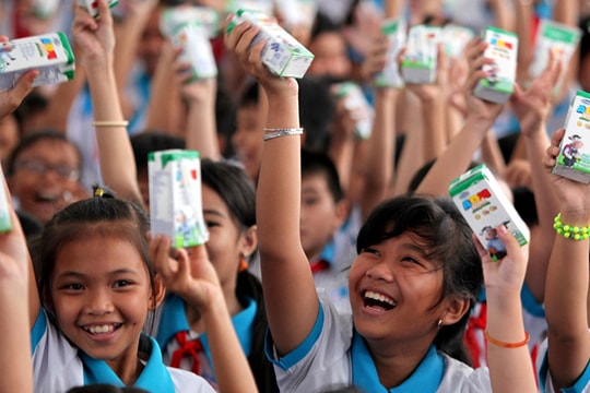 Vinamilk trao 76.500 ly sữa cho trẻ em tỉnh Vĩnh Long