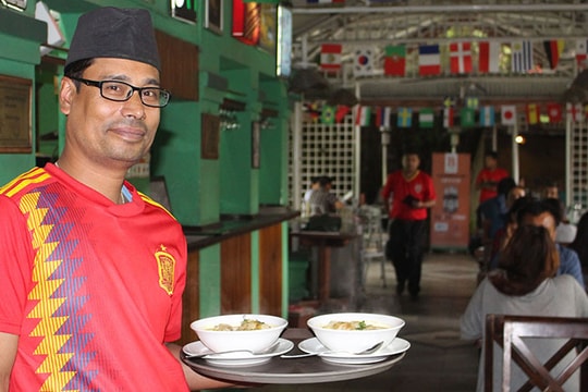 Chuyện về chuỗi nhà hàng "chuộng" nhân viên khiếm thính ở Nepal