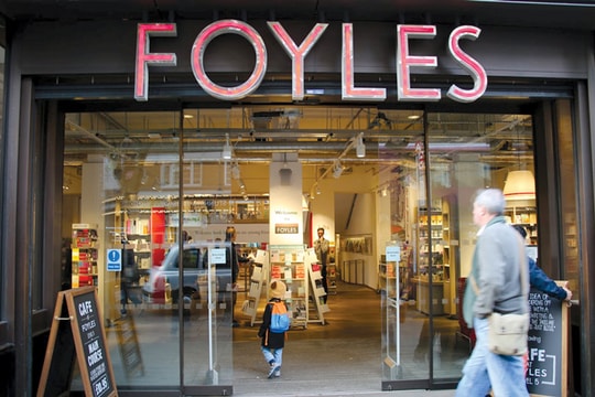 Nghịch lý ngành xuất bản Anh: Doanh thu bán sách tăng, thu nhập nhà văn giảm