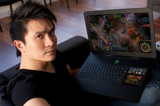 Từ cậu nhóc “cày game” cả ngày trở thành tỷ phú tự thân ở tuổi 40