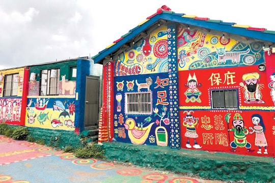 Họa sĩ "hạnh phúc nhất thế giới" ở làng Cầu Vồng