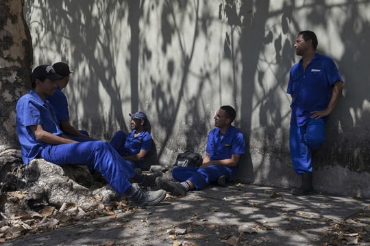 Thất nghiệp tràn lan ở Venezuela khi lương tối thiểu được nâng... 3.000%