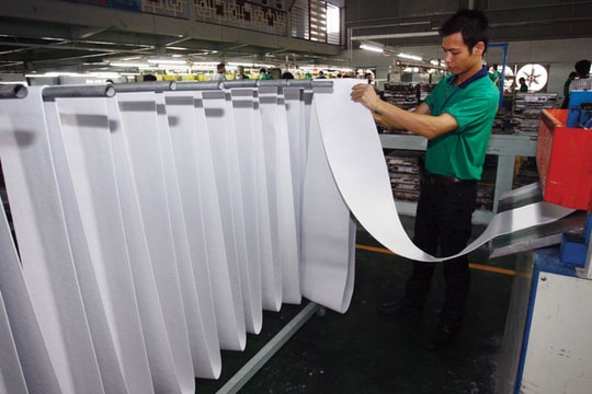 Dệt may, da giày Việt Nam: Làm sao tránh thành "trạm trung chuyển" hàng Trung Quốc?
